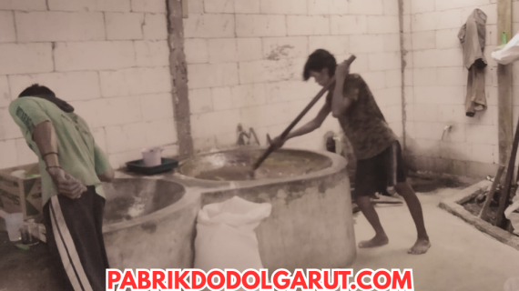 Sejarah Dodol Garut: Oleh-Oleh Khas Jawa Barat yang Melegenda